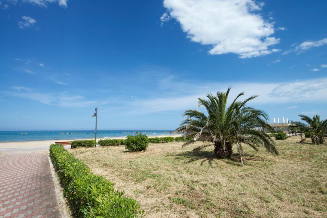 Mazzarosa Residence Roseto Degli Abruzzi Exterior foto