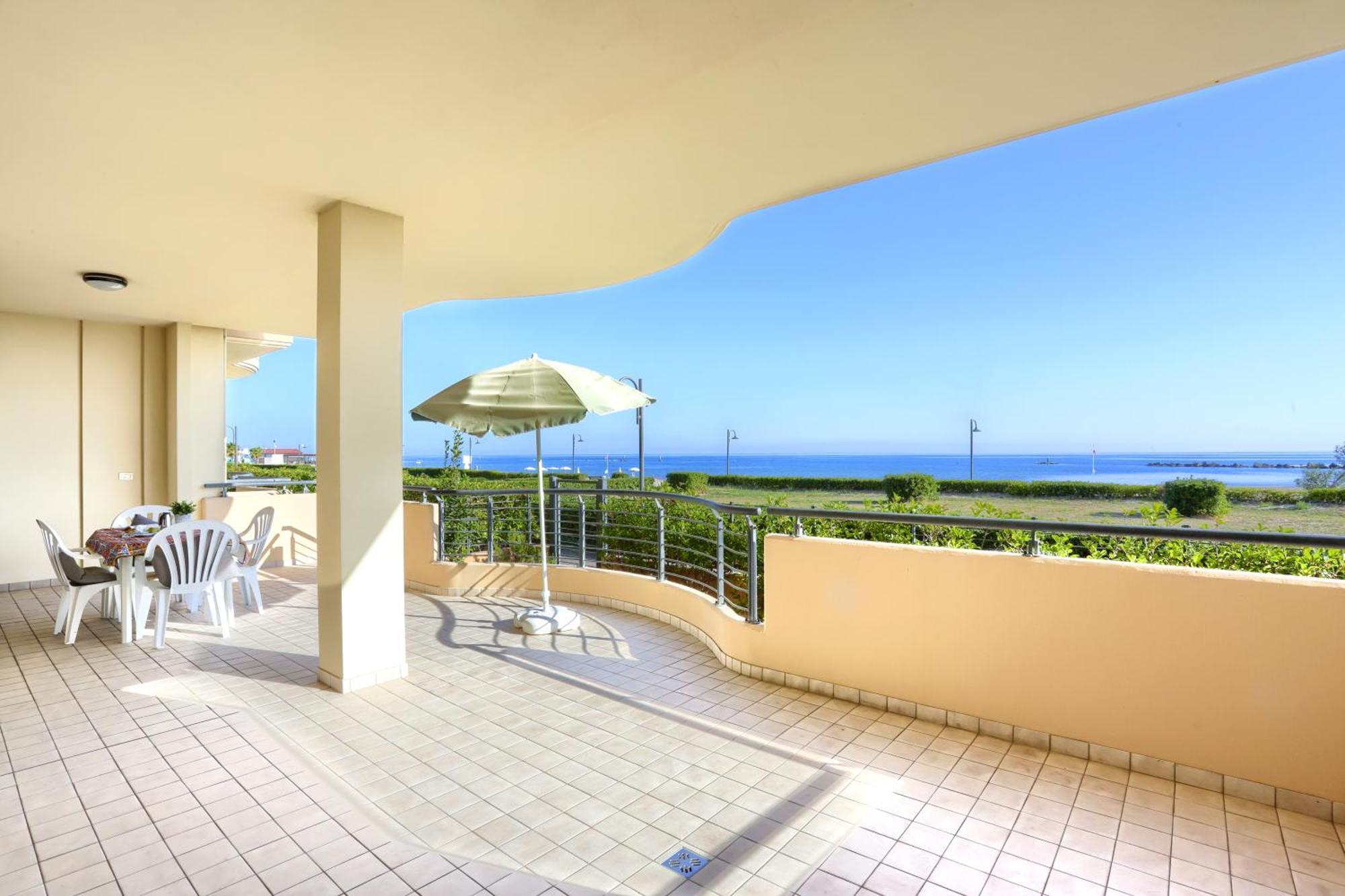 Mazzarosa Residence Roseto Degli Abruzzi Exterior foto